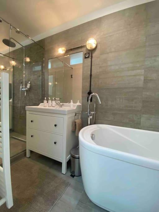 Rare ! Loft Atypique Centre-Ville Parking Jardin Reims Luaran gambar
